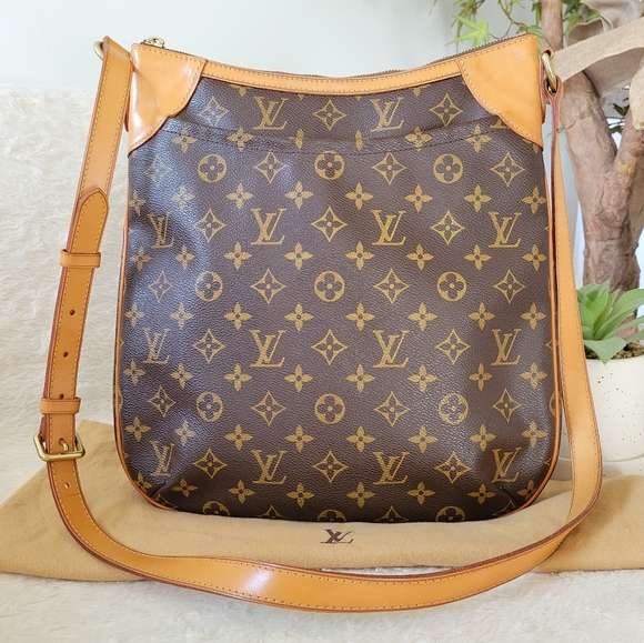 Louis Vuitton Handbags - BEAUTIFUL ❤️DISCONTINUED  Authentic LV Odeon MM Crossbody Monogram
